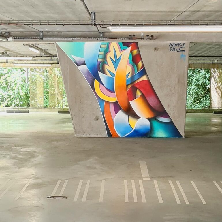 Check out the street art mural created by Amaury Dubois in the parking lot of the Roubaix train station for the URBX festival. An abstract work inspired by the *Planet of Sound* series.