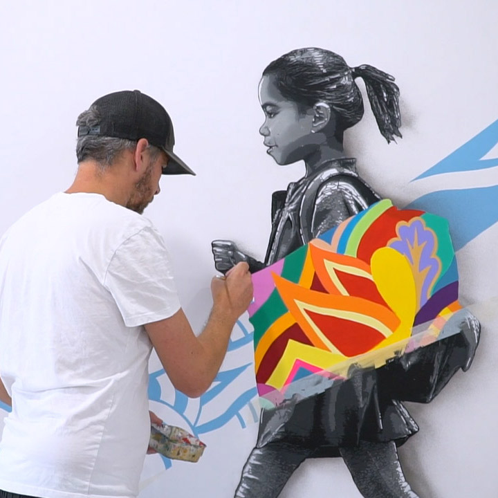 Découvrez la fresque murale réalisée par Amaury Dubois pour Clésence à Compiègne. Une œuvre qui explore les thèmes du logement, de l'enfance et de la construction d'un avenir.